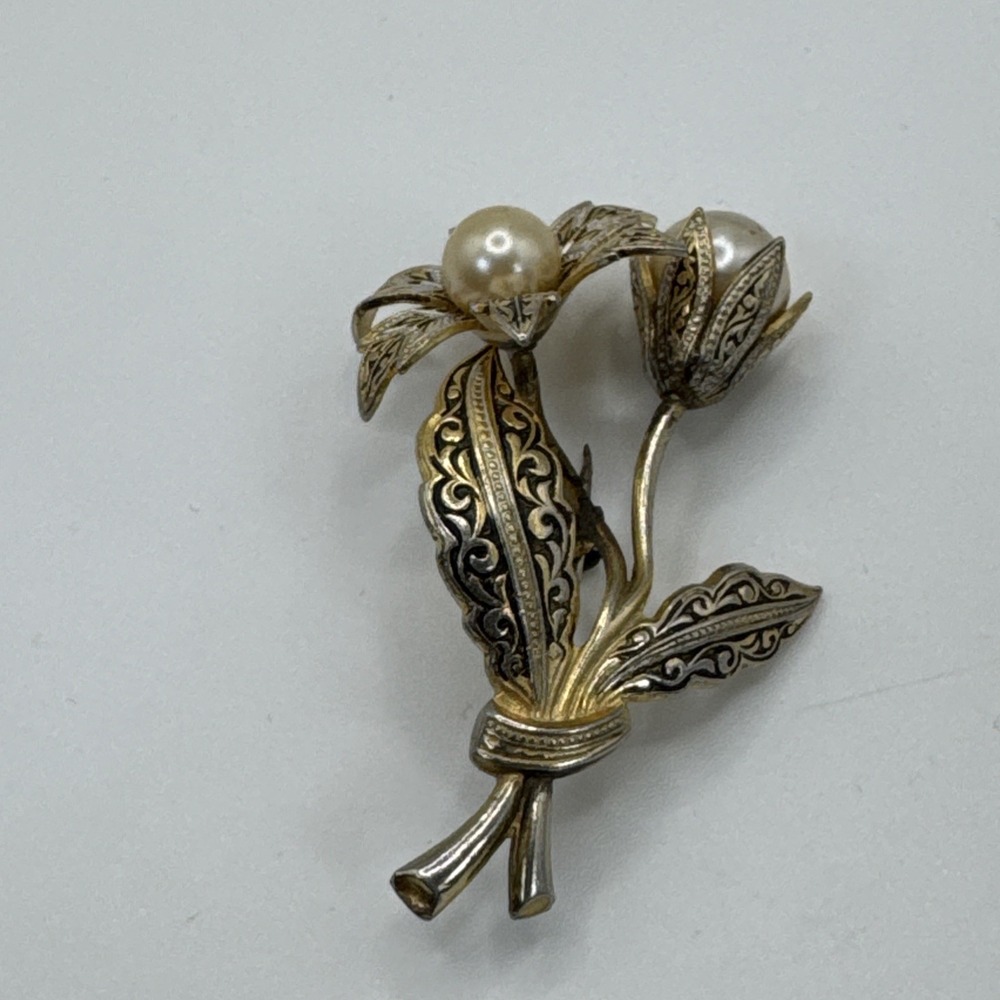 Vintage Damascene Signed Spain Goldtone Flower Brooch Faux Pearls